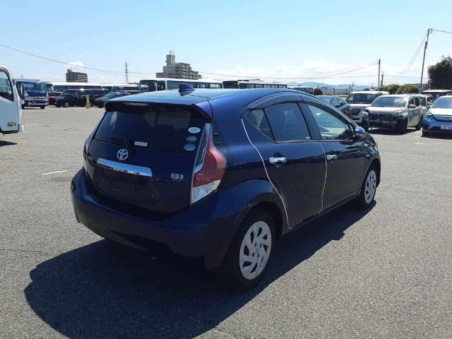 TOYOTA AQUA 2016