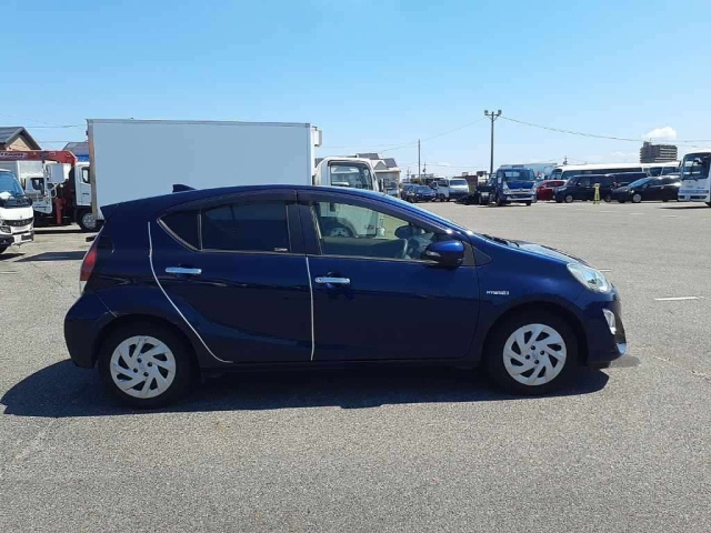 TOYOTA AQUA 2016