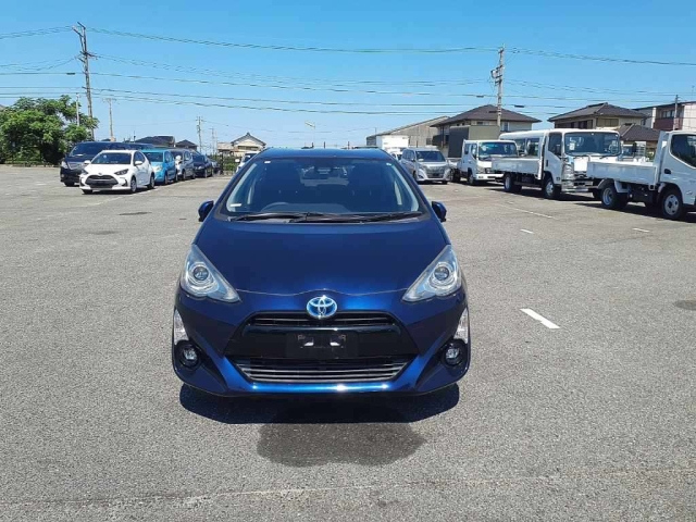 TOYOTA AQUA 2016