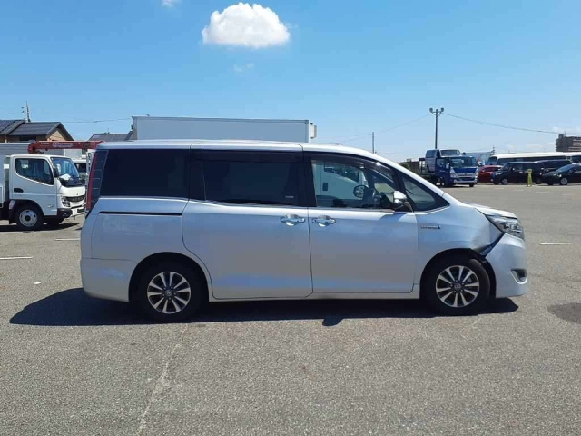 TOYOTA ESQUIRE 2019