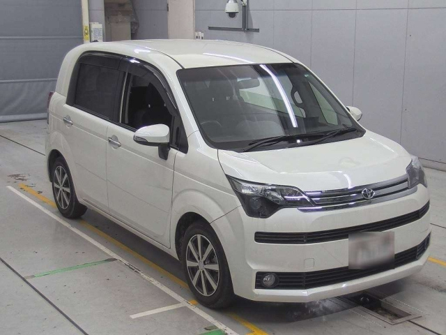 TOYOTA SPADE 2013