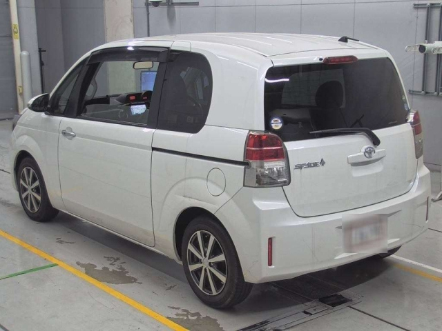 TOYOTA SPADE 2013