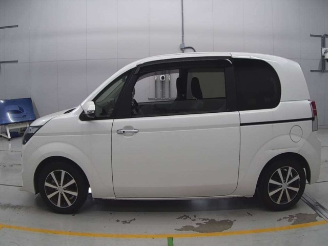 TOYOTA SPADE 2013