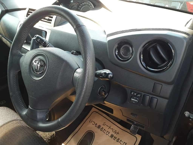 TOYOTA BB 2011