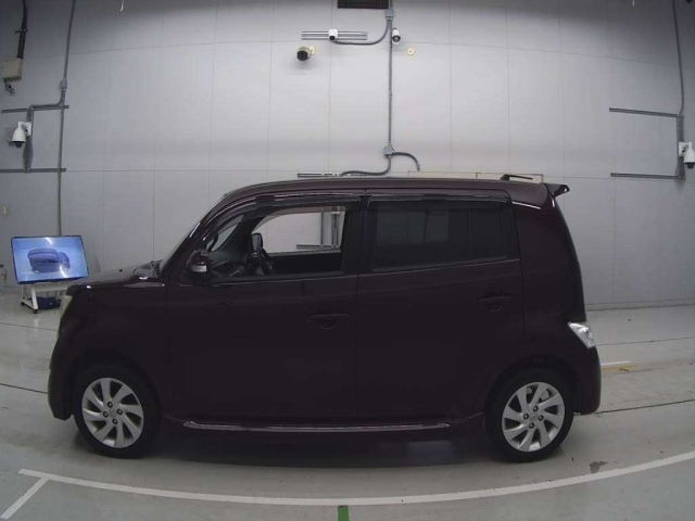 TOYOTA BB 2011
