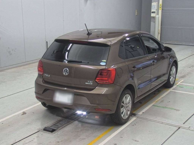 VOLKSWAGEN POLO 2015