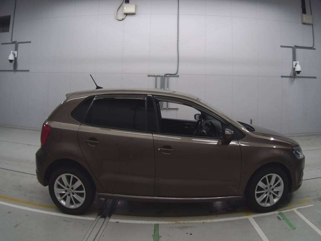 VOLKSWAGEN POLO 2015