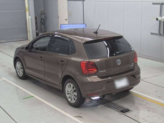 VOLKSWAGEN POLO 2015