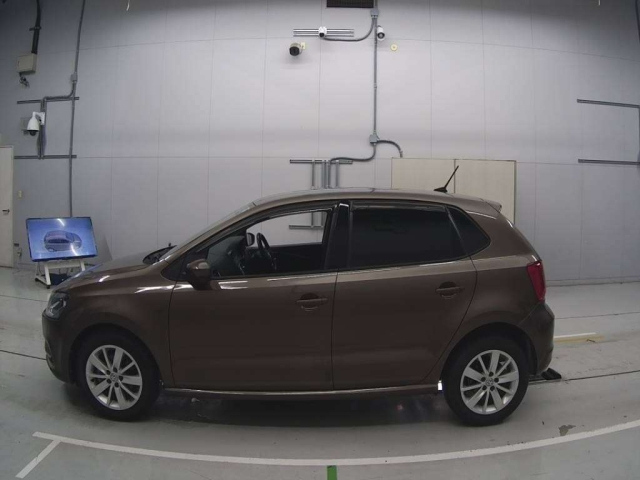VOLKSWAGEN POLO 2015