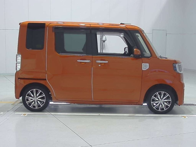 DAIHATSU WAKE 2018
