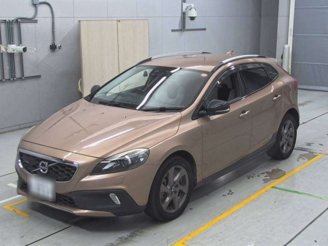 VOLVO V40 2016