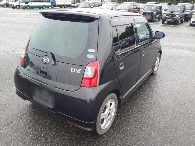 DAIHATSU ESSE 2011