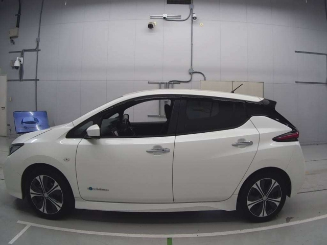 NISSAN LEAF 2018