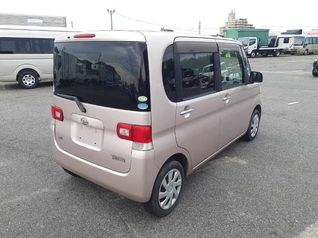 DAIHATSU TANTO 2012