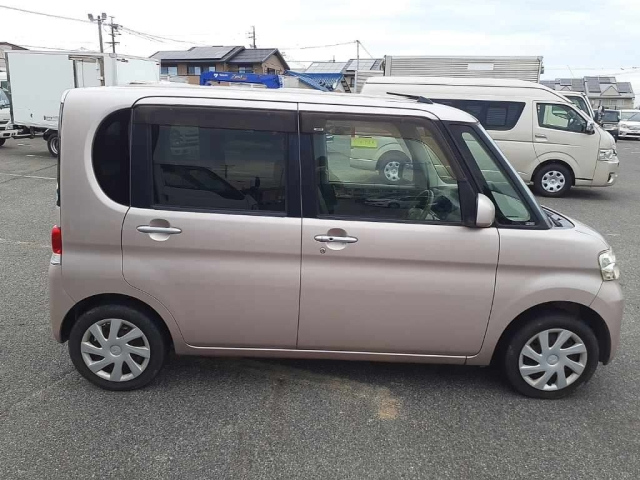 DAIHATSU TANTO 2012
