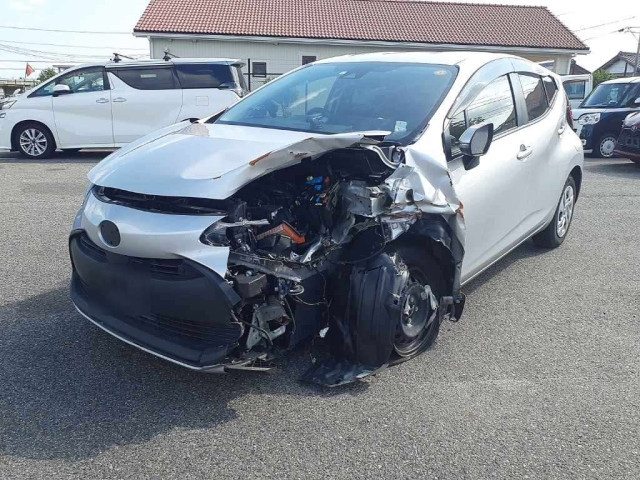 TOYOTA AQUA 2023