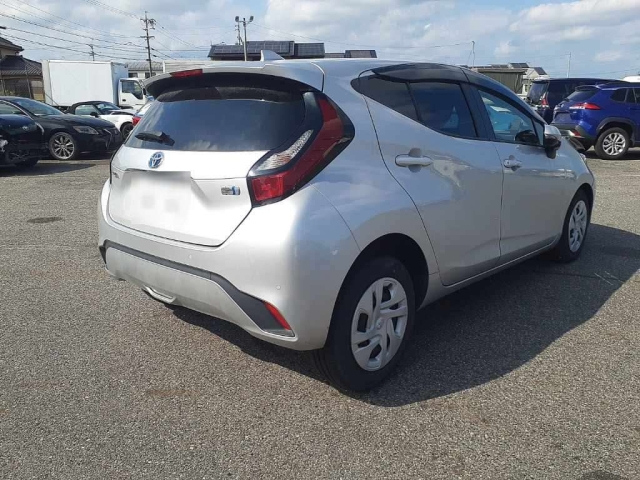 TOYOTA AQUA 2023