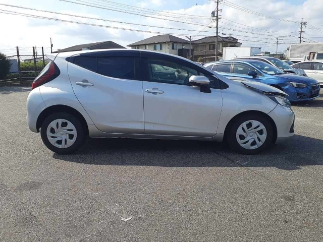 TOYOTA AQUA 2023