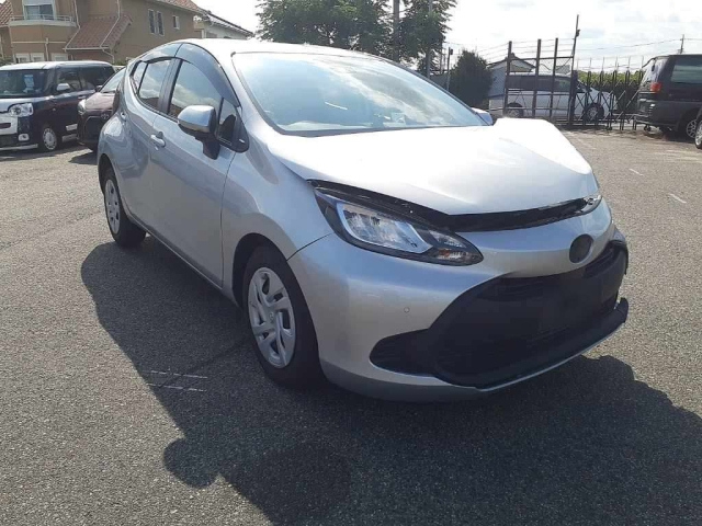 TOYOTA AQUA 2023