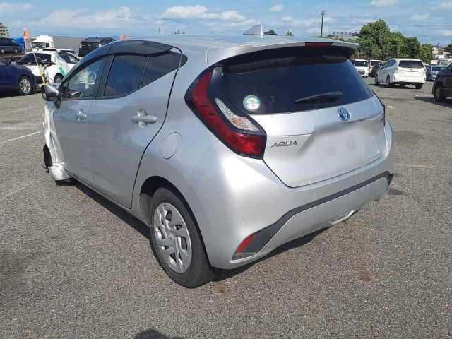 TOYOTA AQUA 2023