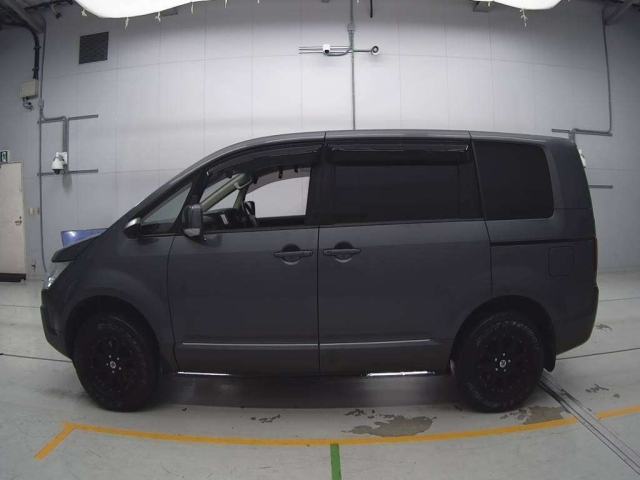 MITSUBISHI DELICA D5 2017