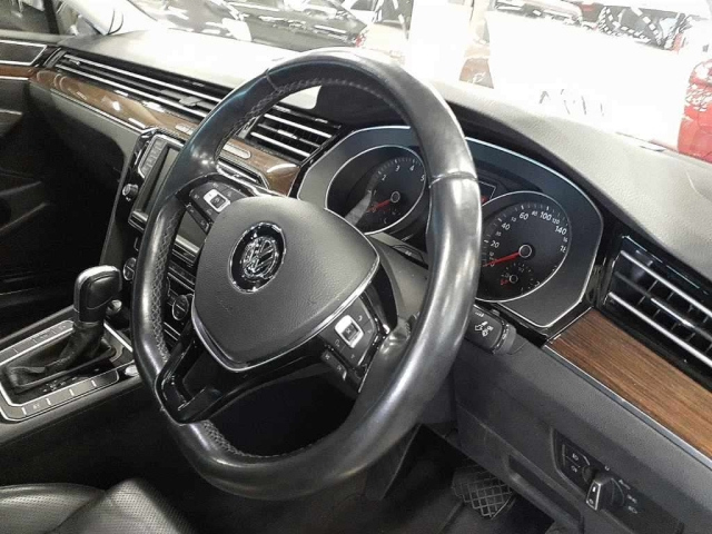VOLKSWAGEN PASSAT 2016