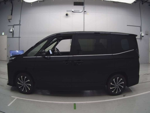 TOYOTA VOXY 2025
