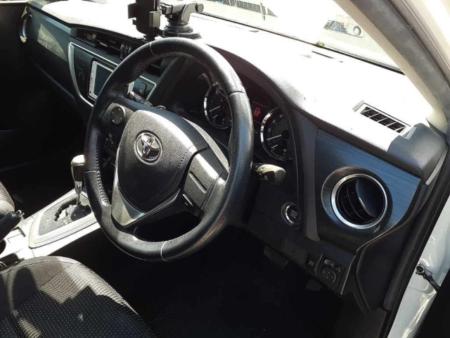 TOYOTA AURIS 2012
