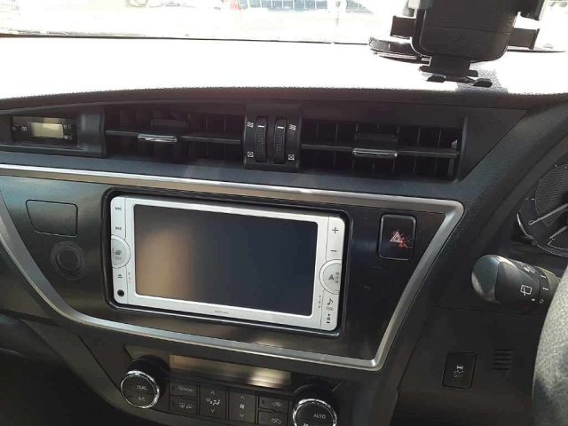 TOYOTA AURIS 2012