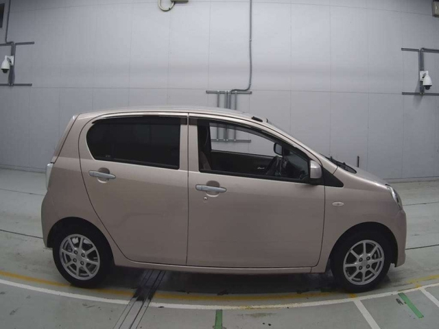 DAIHATSU MIRA E S 2012