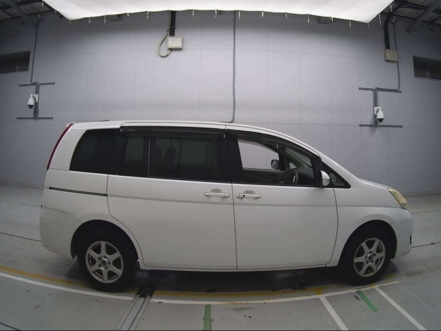 TOYOTA ISIS 2010
