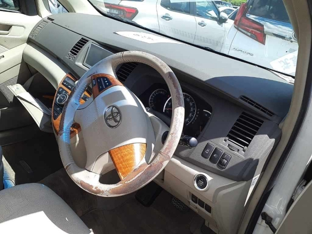 TOYOTA ISIS 2010