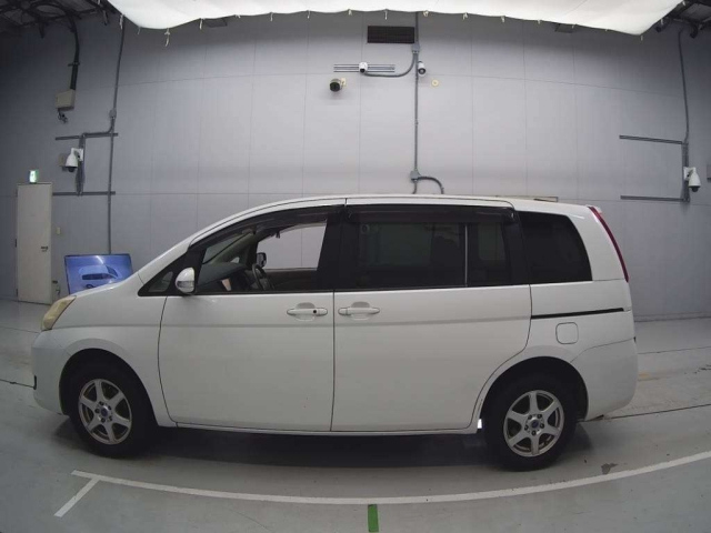 TOYOTA ISIS 2010