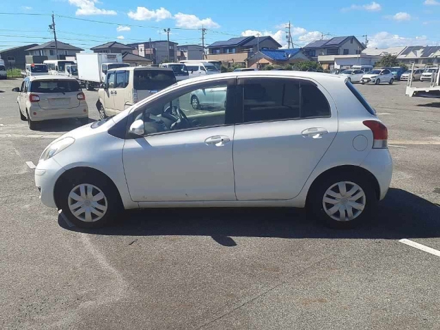TOYOTA VITZ 2010