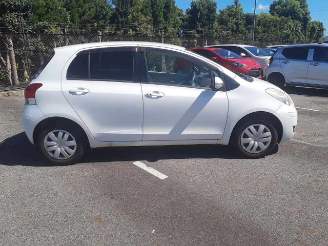 TOYOTA VITZ 2010