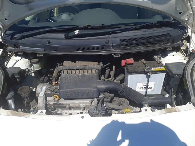 TOYOTA VITZ 2010
