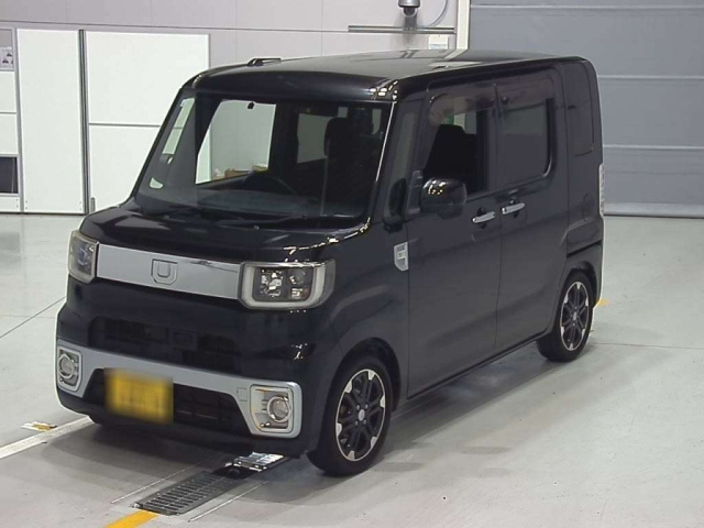 DAIHATSU WAKE 2015
