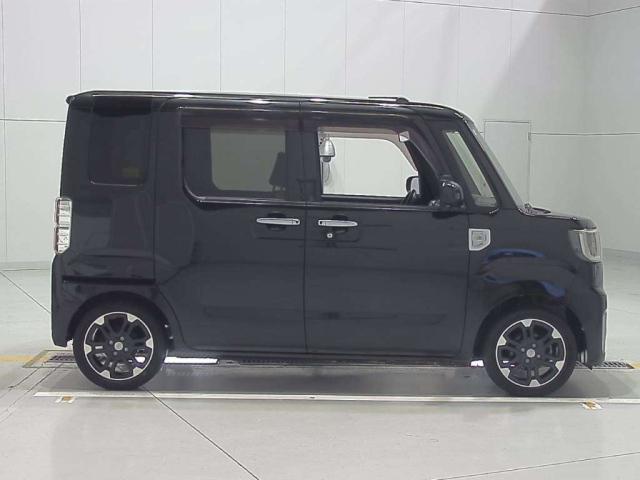 DAIHATSU WAKE 2015