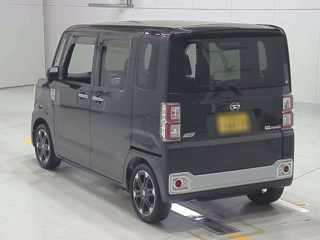DAIHATSU WAKE 2015