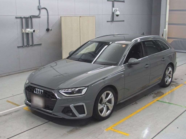 AUDI A4 2021