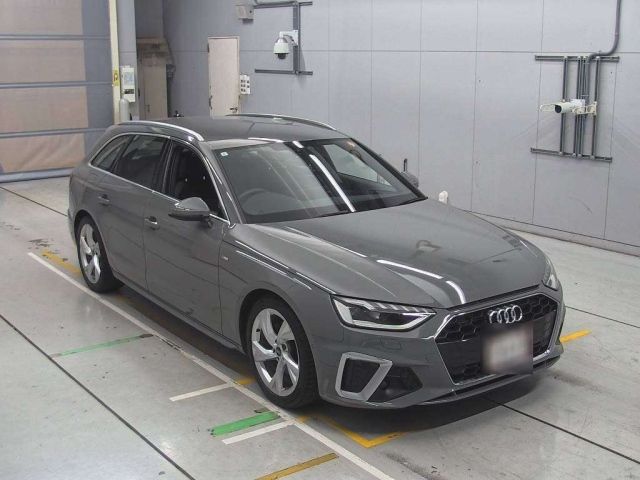 AUDI A4 2021