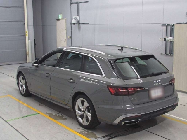 AUDI A4 2021