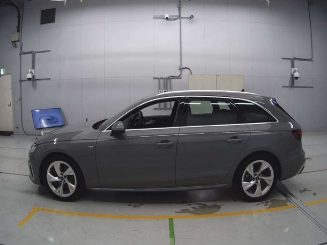 AUDI A4 2021