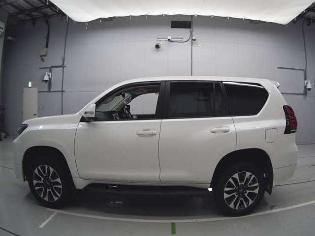 TOYOTA LAND CRUISER PRADO 2022