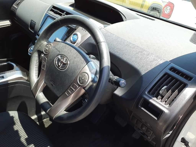 TOYOTA PRIUS ALPHA 2019