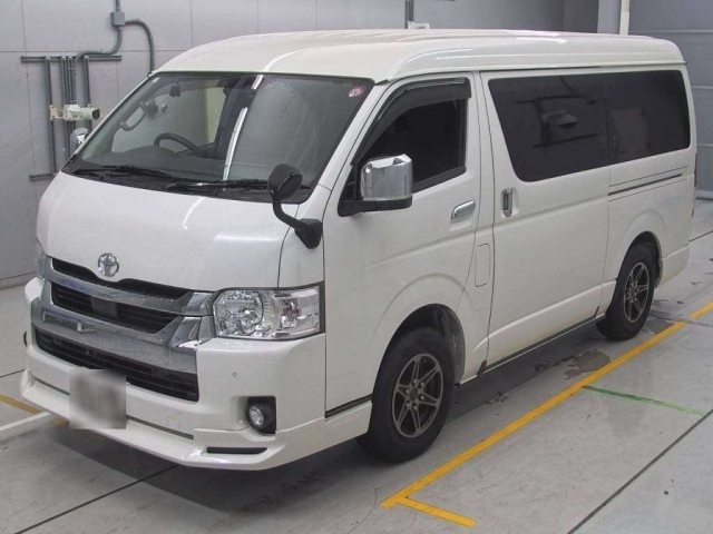 TOYOTA HIACE 2020