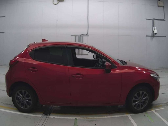MAZDA DEMIO 2016