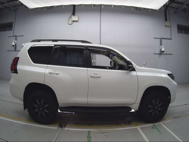 TOYOTA LAND CRUISER PRADO 2022