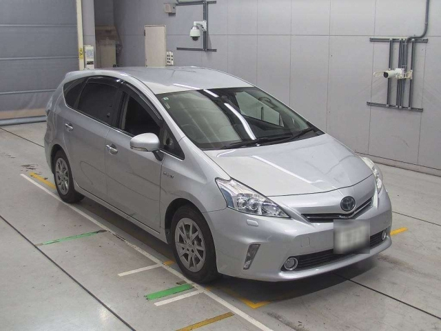 TOYOTA PRIUS ALPHA 2013