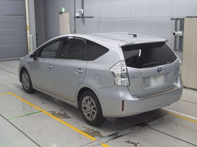 TOYOTA PRIUS ALPHA 2013